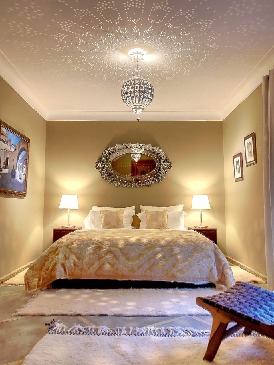 Executive Room, 1 Queen Bed | Free WiFi, bed sheets