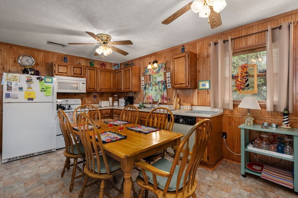 20-web-or-mls-333-McLoveShack-Kitchen-Dining