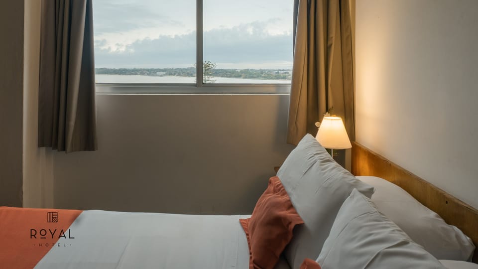 Basic Room, 1 Queen Bed | Premium bedding, desk, free WiFi, bed sheets