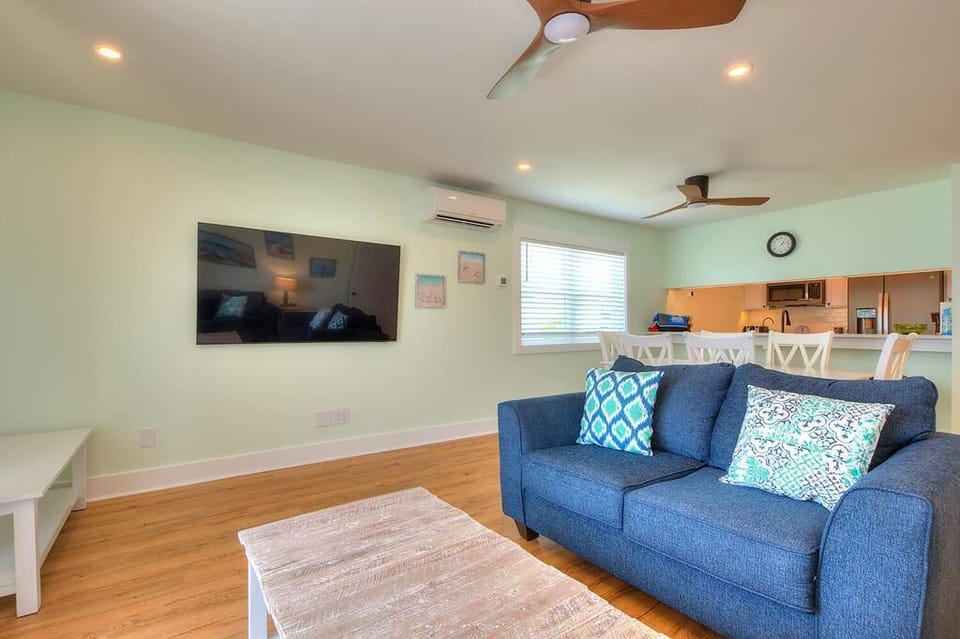 Living Room 
GW 5.2.23 15