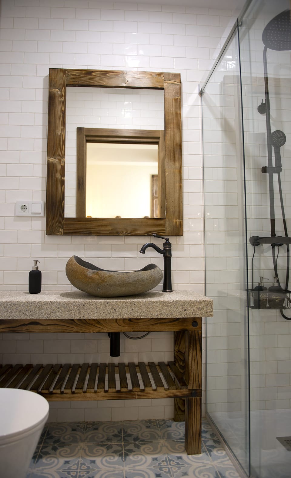 Standard Single Room, 1 Double Bed, Ensuite (14) | Bathroom | Shower, rainfall showerhead, free toiletries, hair dryer