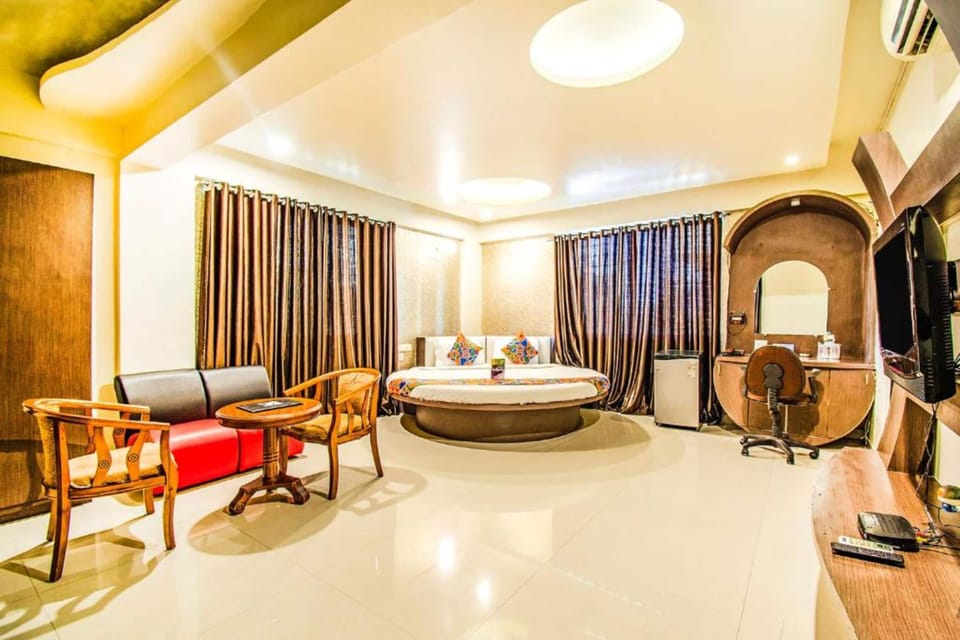 Premium Room | Premium bedding, in-room safe, desk, soundproofing