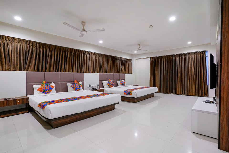 Premium bedding, in-room safe, free WiFi, bed sheets
