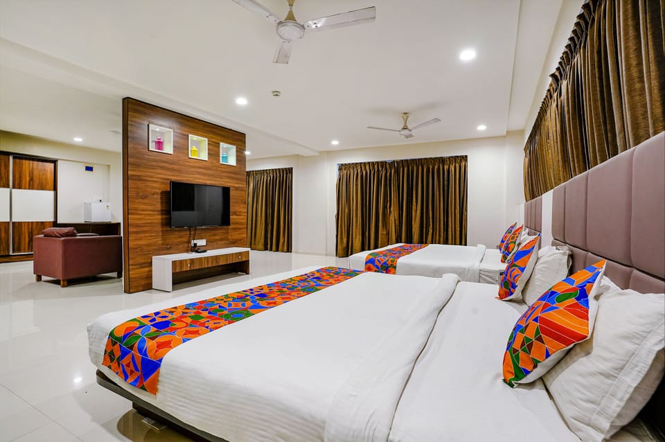 Premium bedding, in-room safe, free WiFi, bed sheets