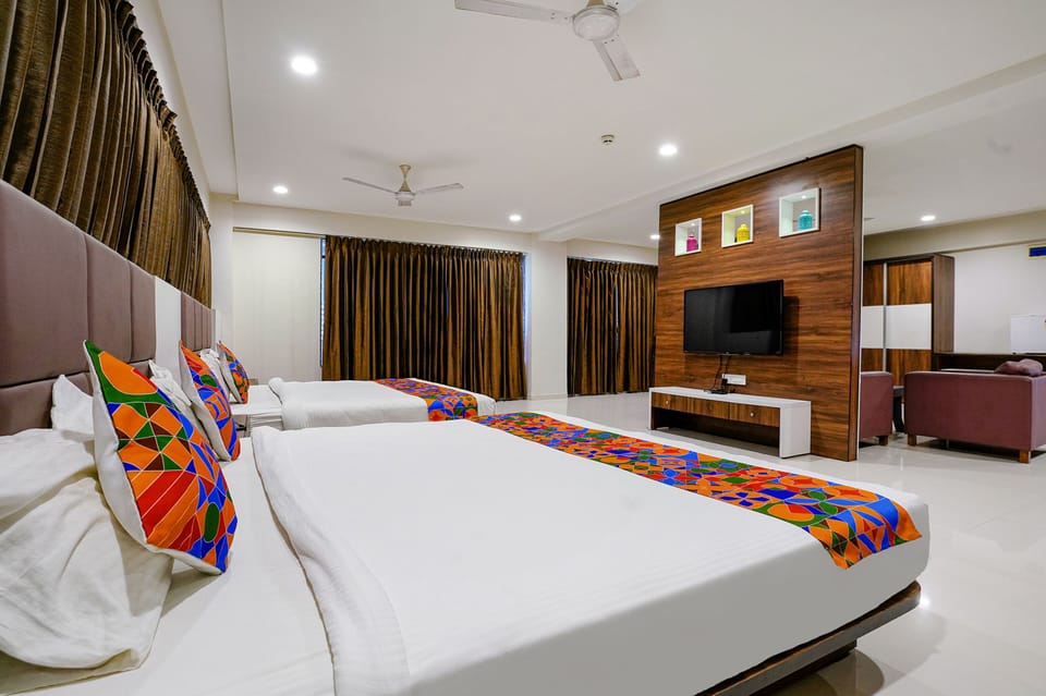 Premium bedding, in-room safe, free WiFi, bed sheets