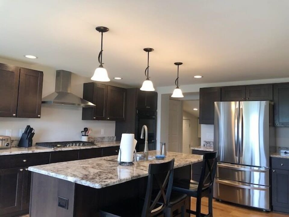 Kitchen - Bar seating in Kitchen