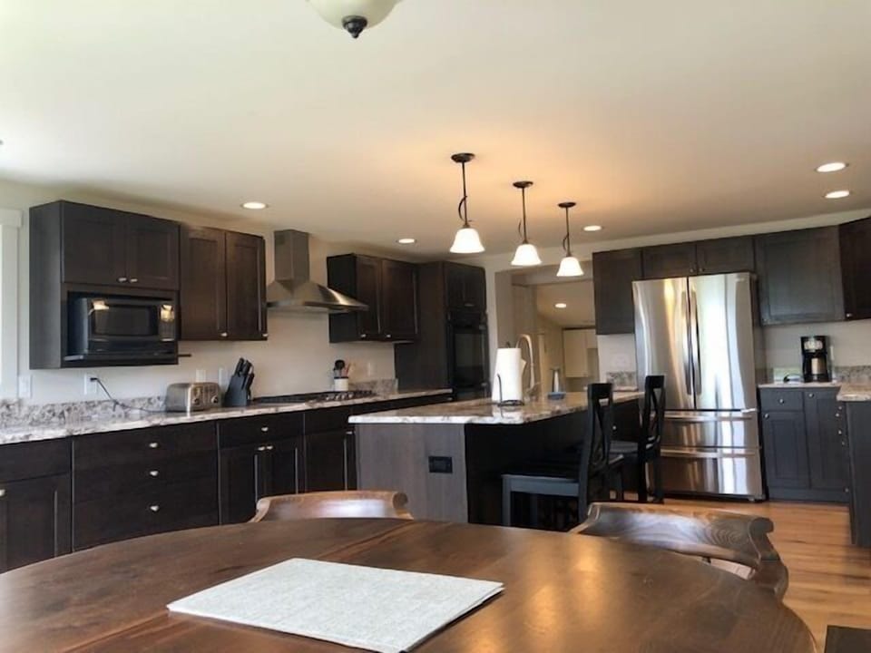 Dining Table in Kitchen - Dining Table in Kitchen