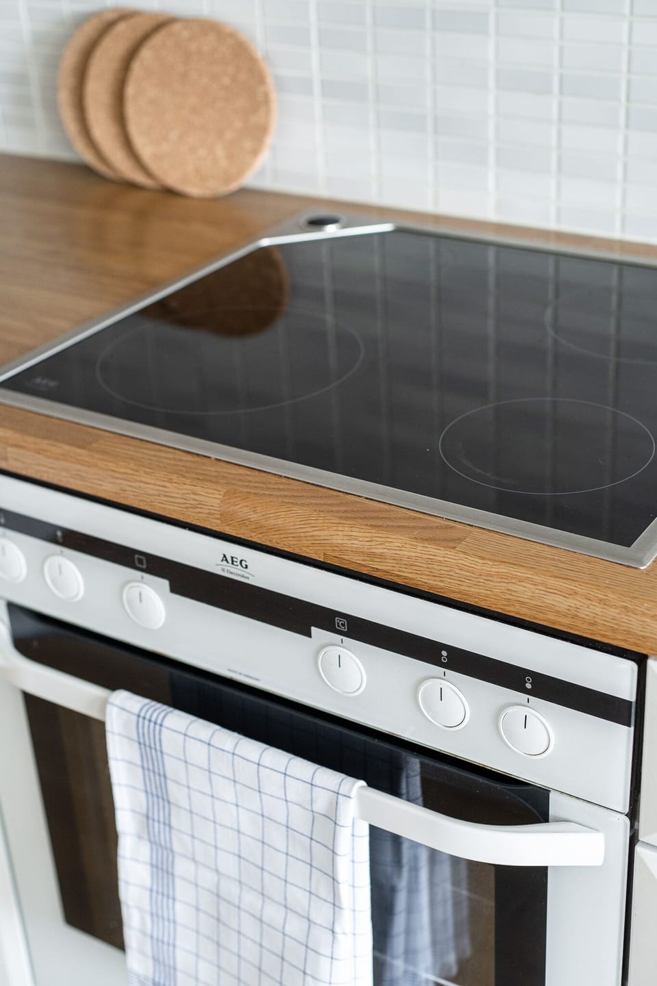 Premium Apartment | Private kitchen | Full-size fridge, microwave, oven, stovetop