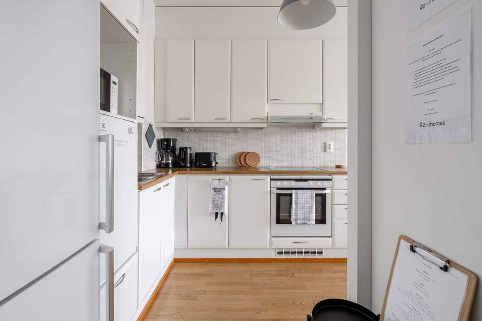 Premium Apartment | Private kitchen | Full-size fridge, microwave, oven, stovetop