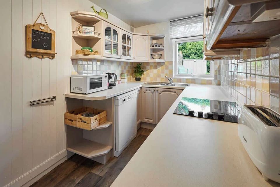Hope Cottage, Whitby - Host & Stay
