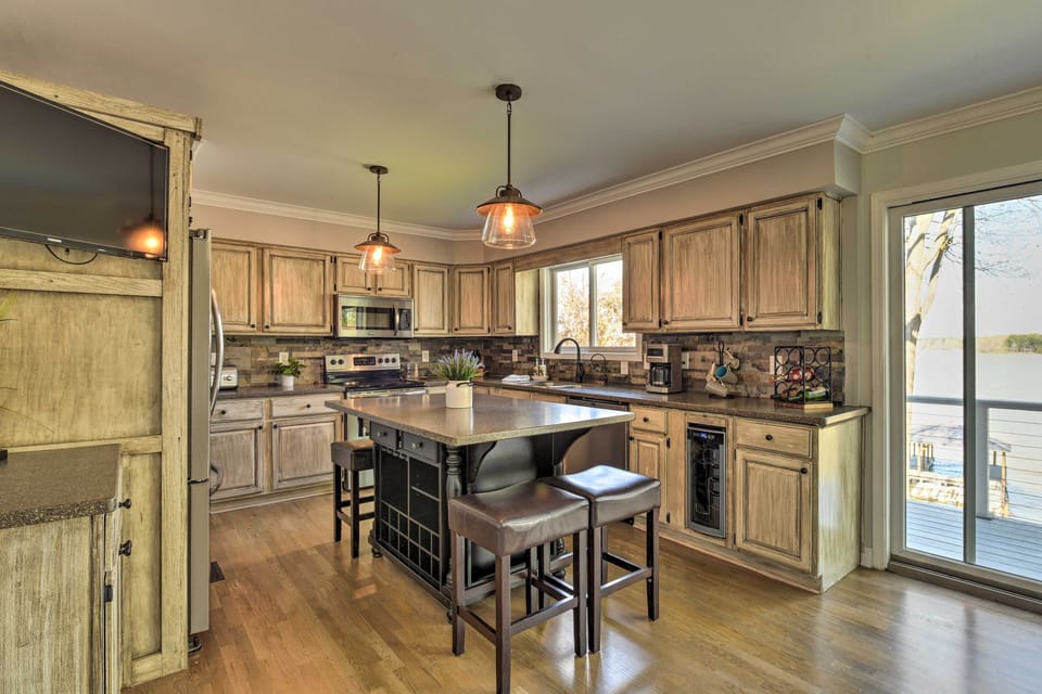 House, 4 Bedrooms | Private kitchen | Fridge, oven, toaster