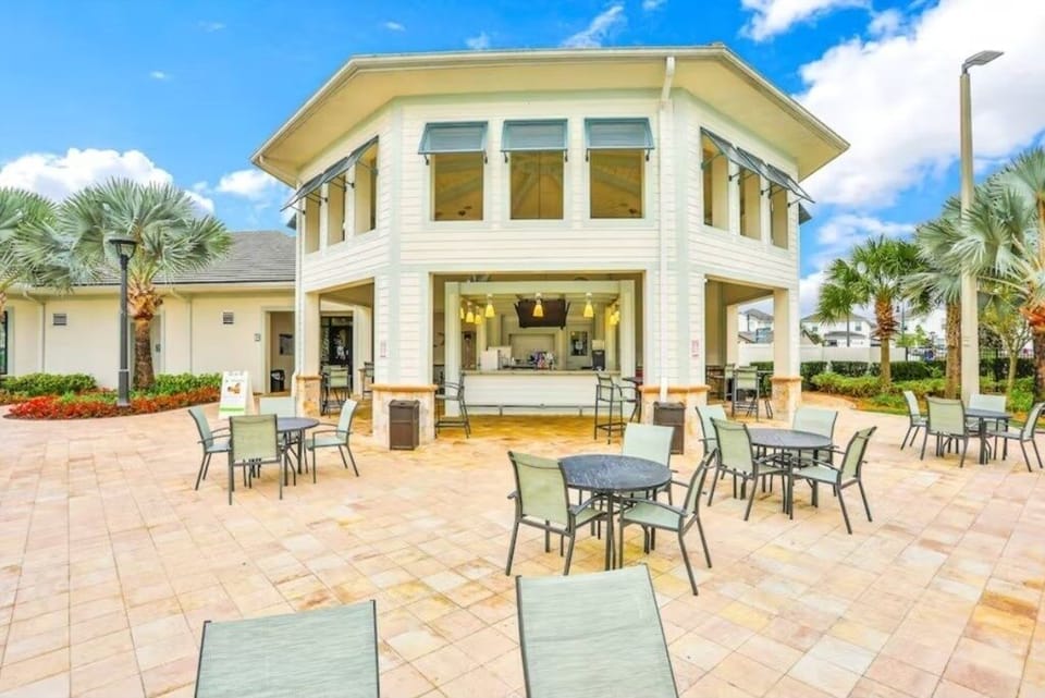 House, 5 Bedrooms | Outdoor dining