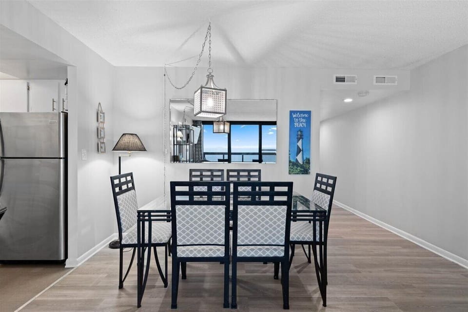 Enjoy Breathtaking Ocean Views even during mealtime!