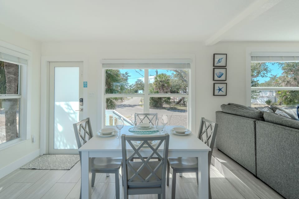 Dining room.