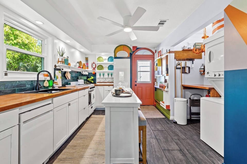 The kitchen has all the basics you'll need for simple meal prep or a tasty beverage.