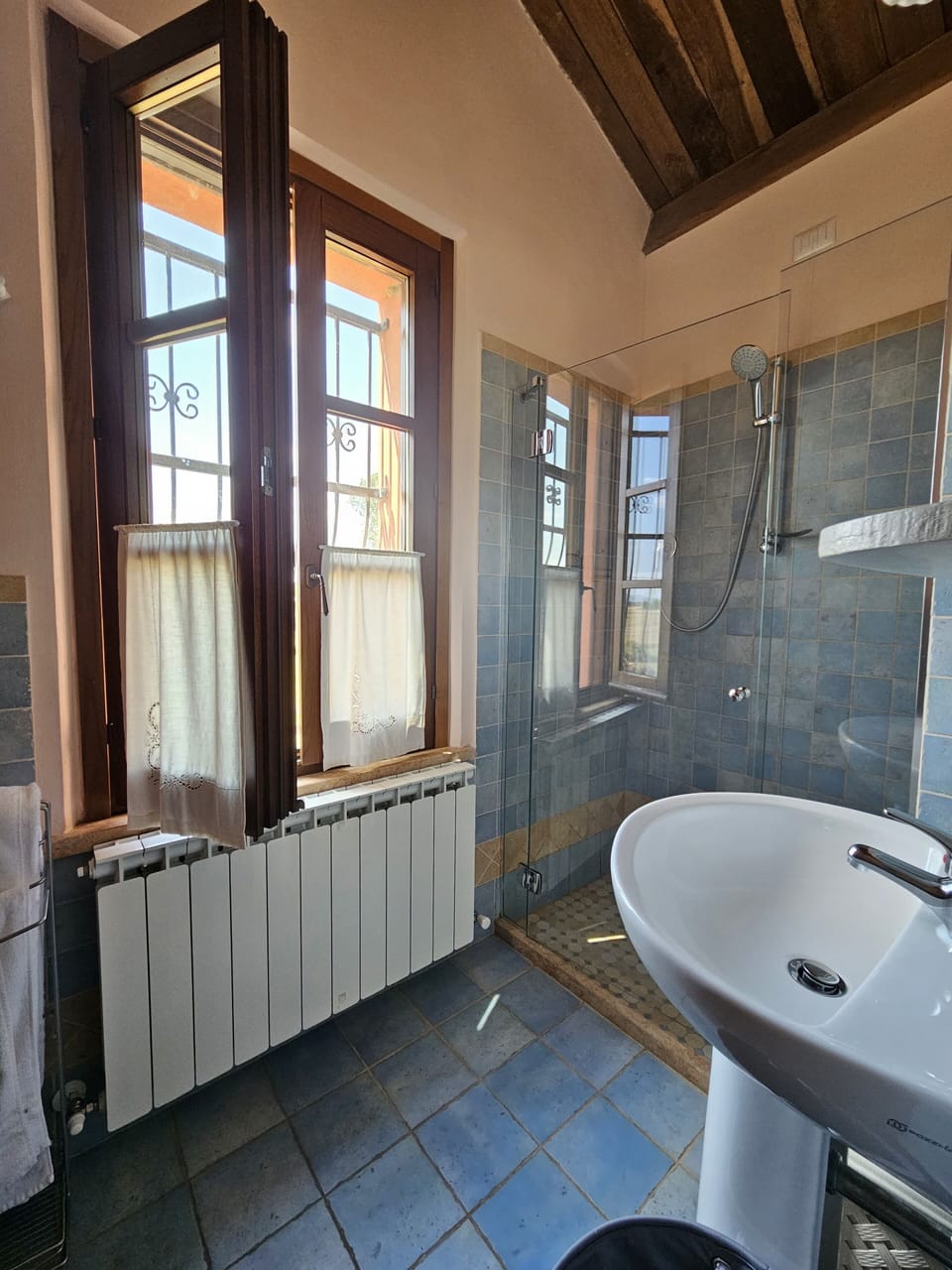 Basic Apartment, Garden View | Bathroom | Hair dryer, bidet, towels, soap