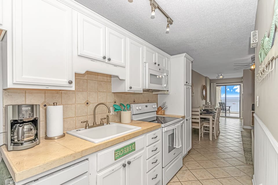 Fully Equipped Kitchen Helps You Relax.