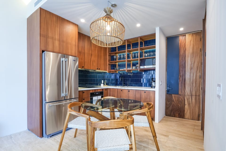 Luxury Studio, 1 King Bed with Sofa bed, Partial Ocean View | Private kitchen | Fridge, microwave, stovetop, coffee/tea maker