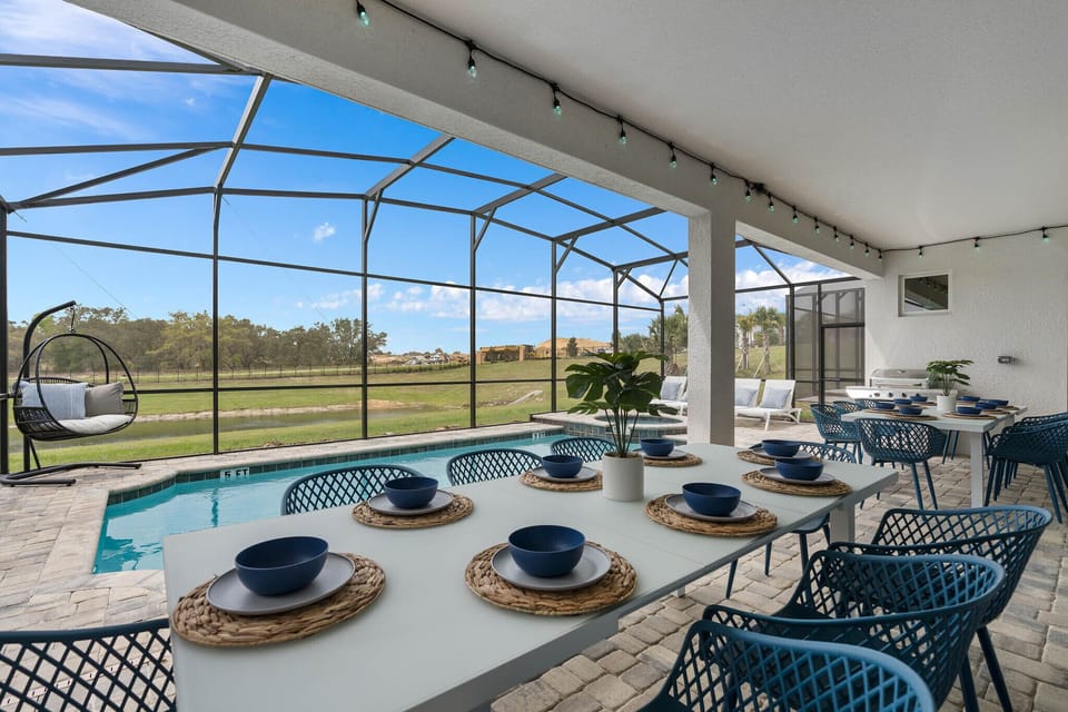 Incredibly large private pool, hot tub, and dining space