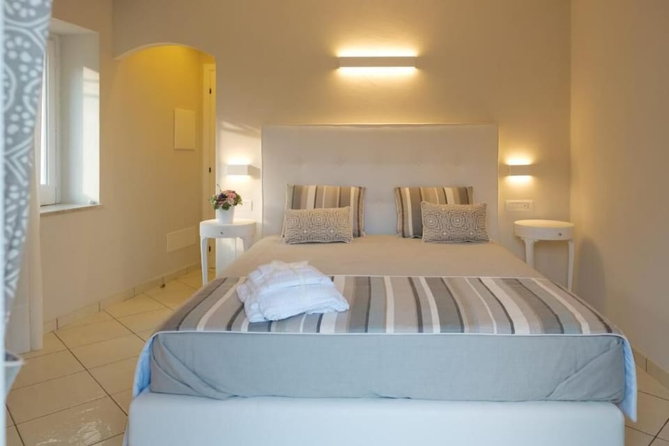 Superior Room | Minibar, in-room safe, desk, soundproofing