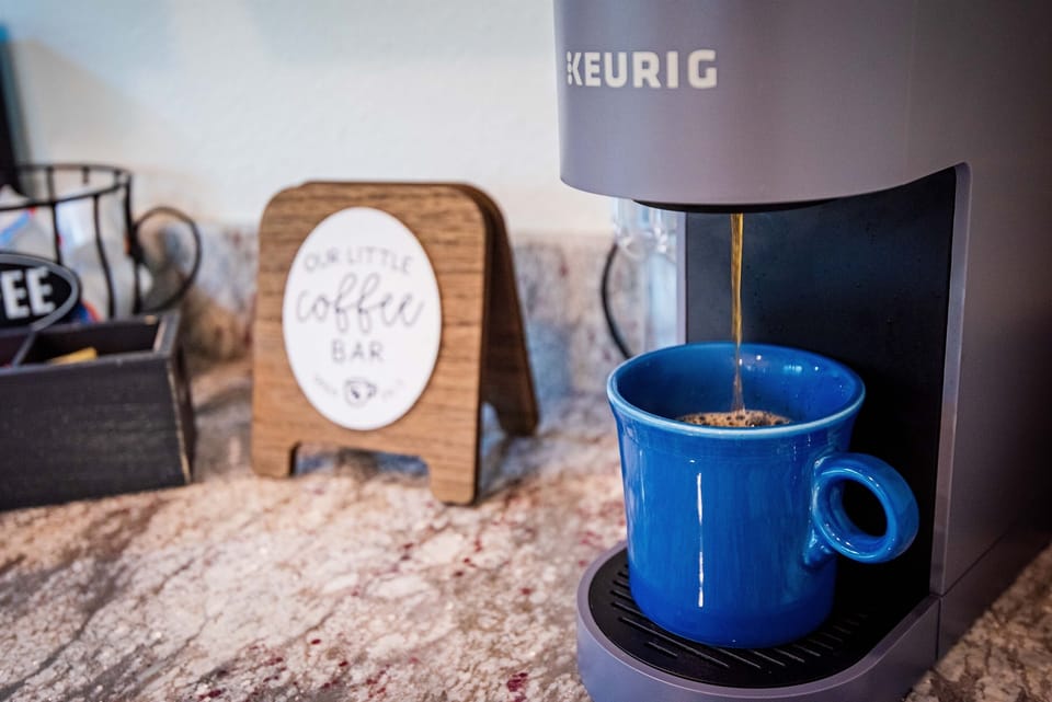 Brew the perfect coffee for any craving, mood, or mouthwatering moment. Always easy, always right.