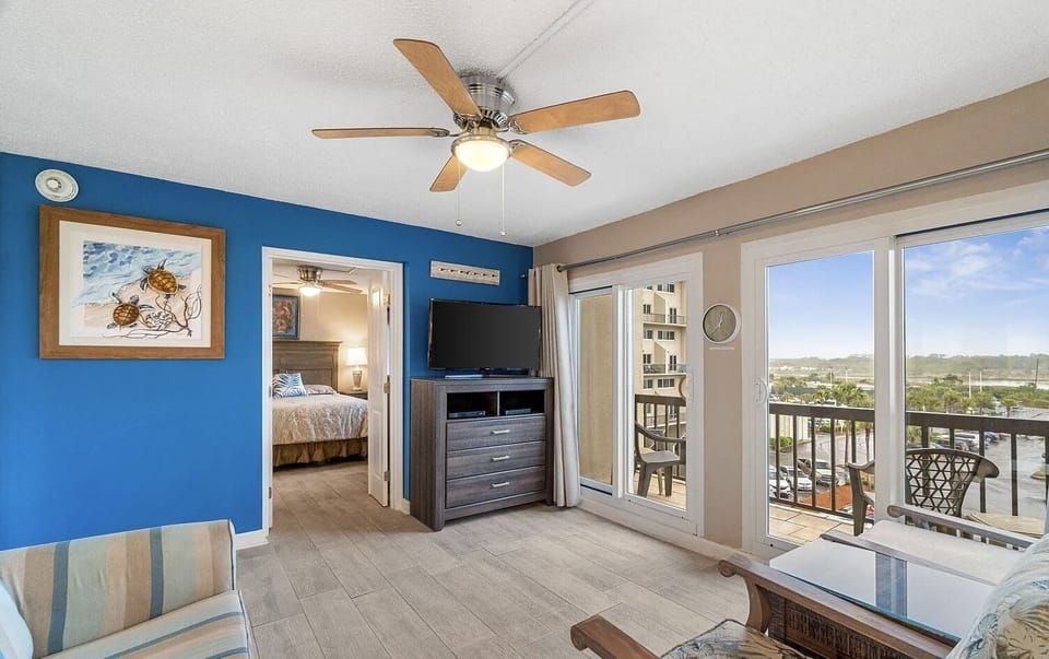 This balcony offers a front-row seat to nature's beauty of Lake Powell. 