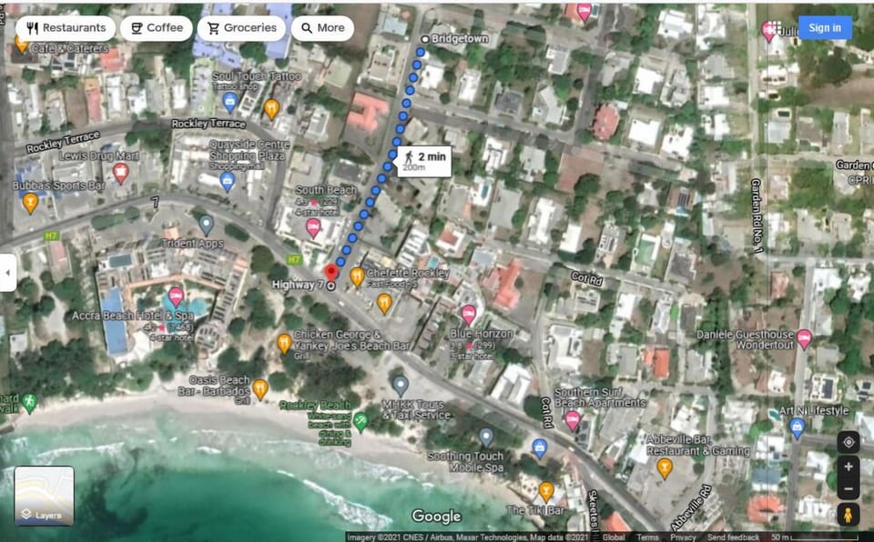 Just a quick 2-3 min walk to the beach!