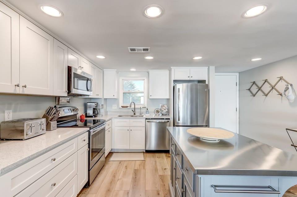 Newly Renovated Fully Equipped Kitchen with Stainless Steel Appliances, Quartz Countertops, and Island Seating for 2