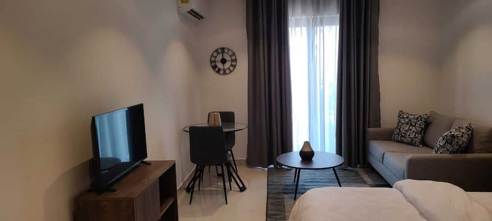 Deluxe Studio Suite | Iron/ironing board, WiFi (free)