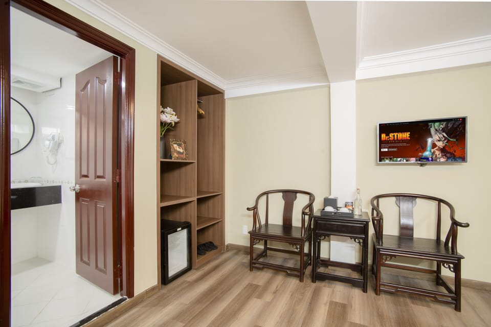 Standard Room, 1 Double Bed | Minibar, desk, blackout drapes, soundproofing