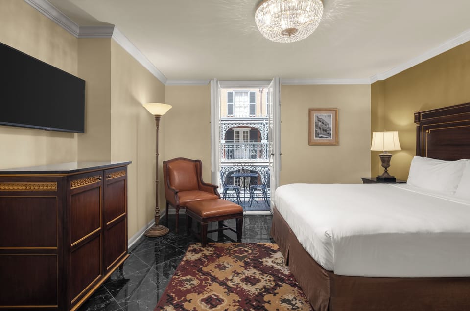 Superior Room, 1 King Bed | In-room safe, iron/ironing board, free WiFi, bed sheets