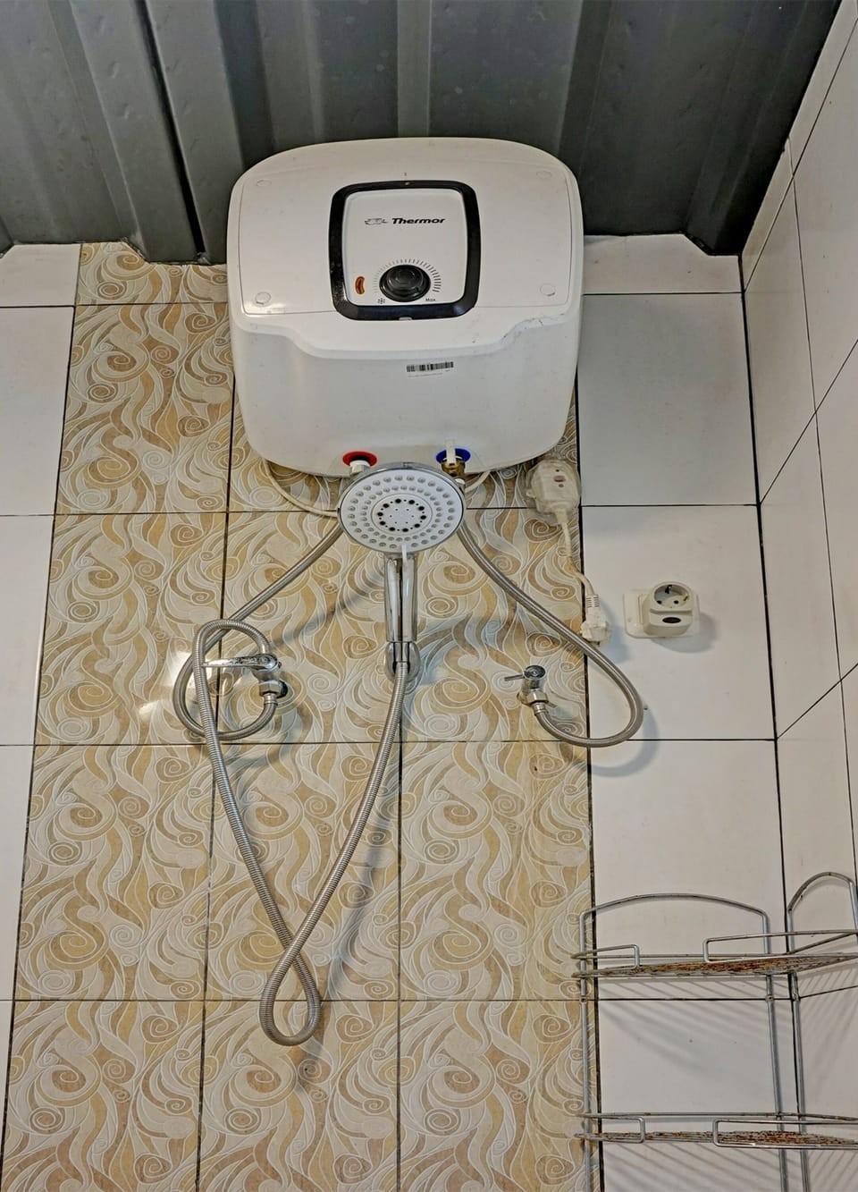 Deluxe Double Room | Bathroom | Shower, rainfall showerhead, soap