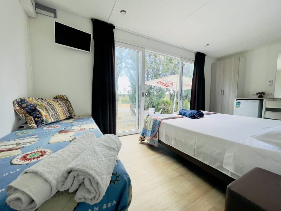 Mobile Home | 1 bedroom, soundproofing, free WiFi, bed sheets