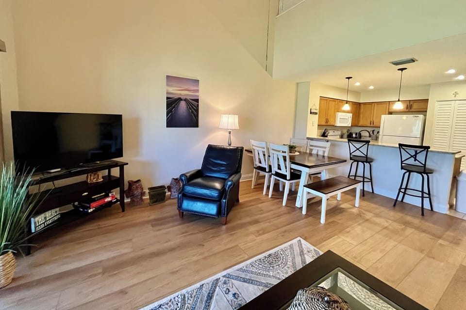 Living/Dining area