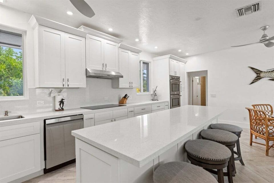 Spacious and beautifully appointed, this kitchen is designed for gathering, cooking, and entertaining.