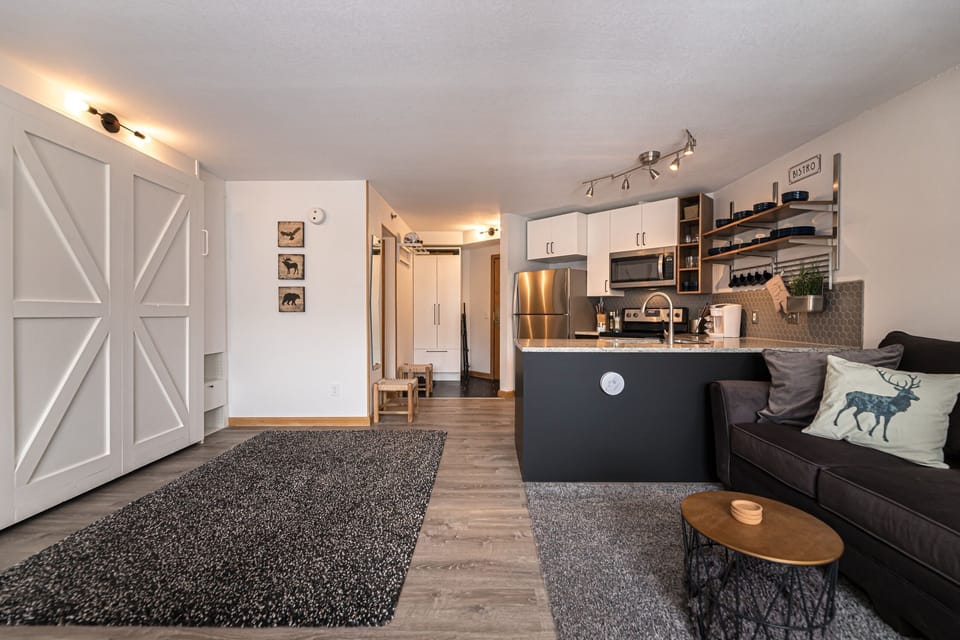 Studio | Living area
