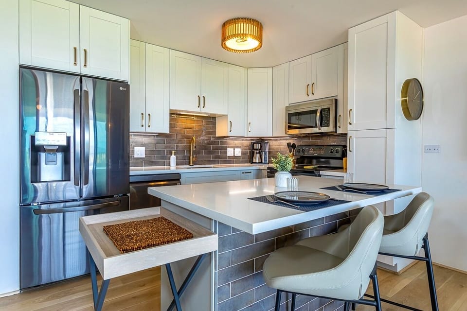 Condo, 1 Bedroom | Private kitchen | Fridge, oven, coffee/tea maker, toaster