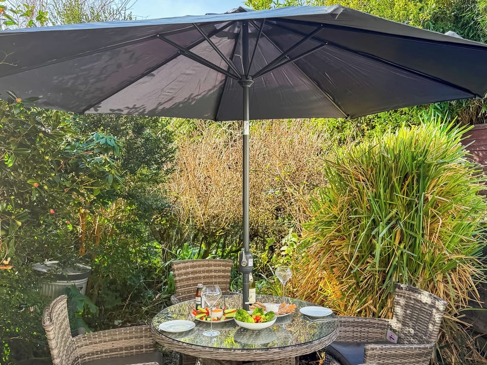 Garden Dining | Headlands Hideaway, Coverack