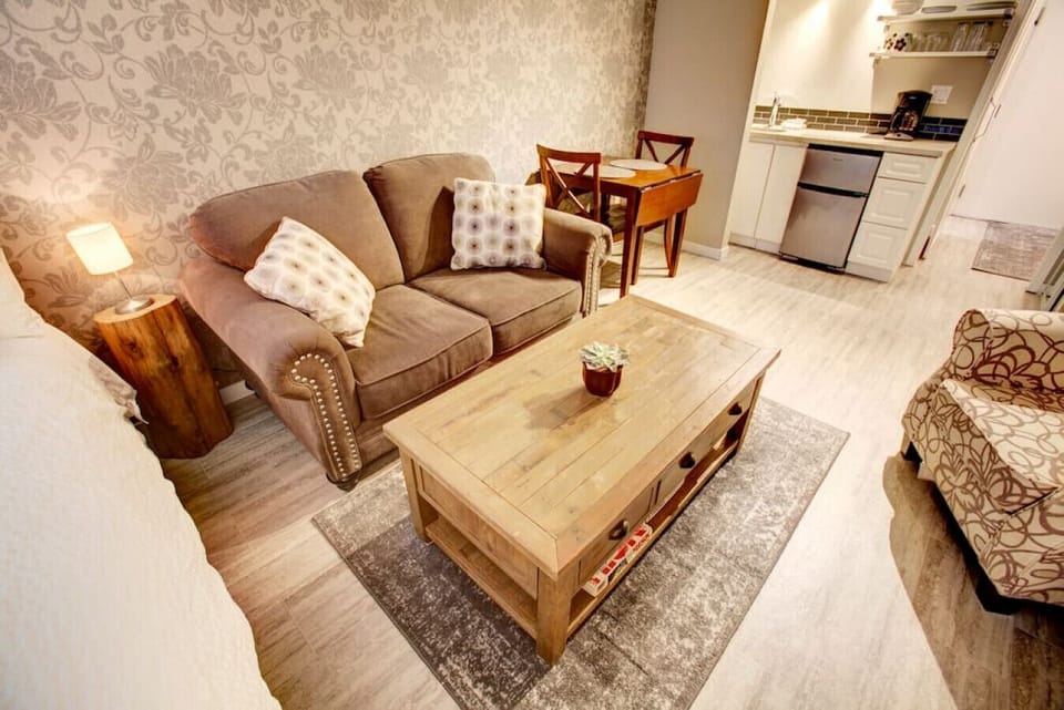 `Absolutely lovely apartment with everything you need. Check in is easy and Kerry was super responsive.`--Kelly