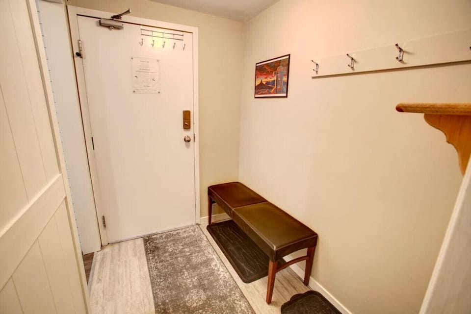 `A very nice and central apartment close to Whistler and not far from Squamich to go trail biking. We espacially appreciated the TV with Netflix for relaxing in the evening and a great bed for a good night sleep. `-KRISTIAN
