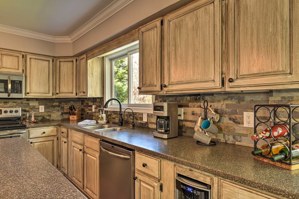 Indoors, Kitchen, Sink, Sink Faucet, Microwave