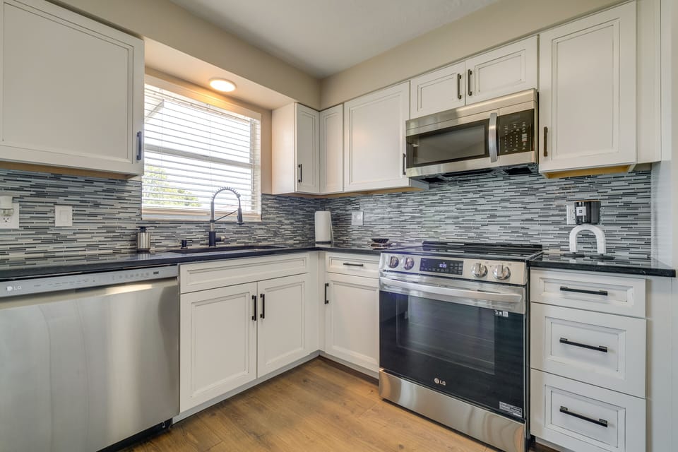 Kitchen | French Press | Paper Towels/Trash Bags Provided