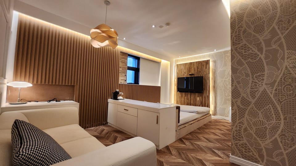 Honeymoon Room, Non Smoking | 1 bedroom, WiFi (free), individually decorated