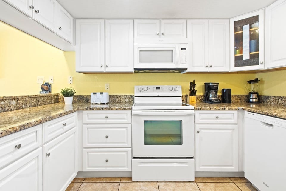 Fully equipped kitchen with everything you need to make your favorite meals!