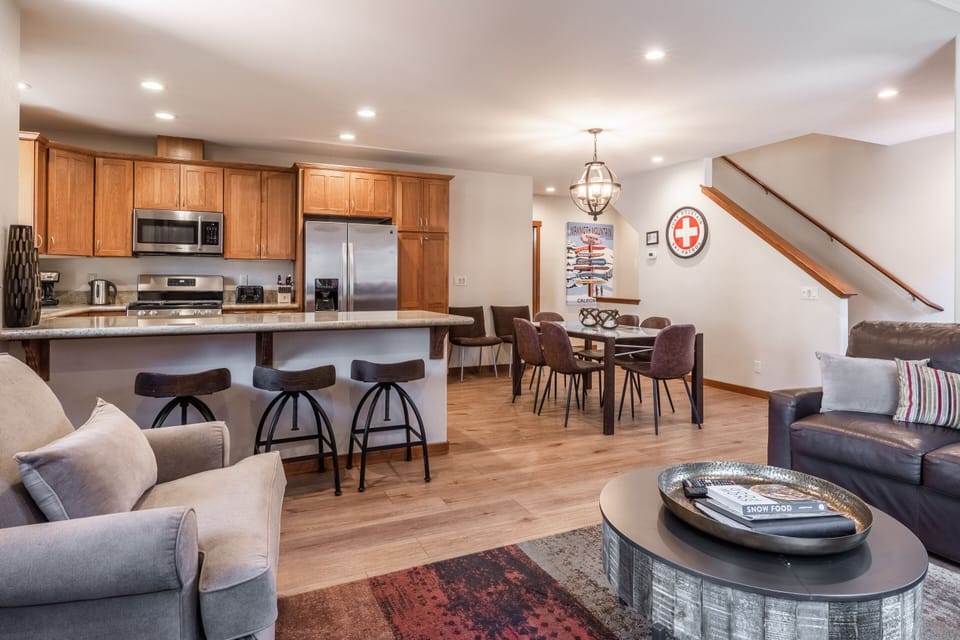 Living Room, Gas Fireplace, Flat Screen TV, 2 Decks - One deck has a private gas. bbq and one deck has a private hot tub.