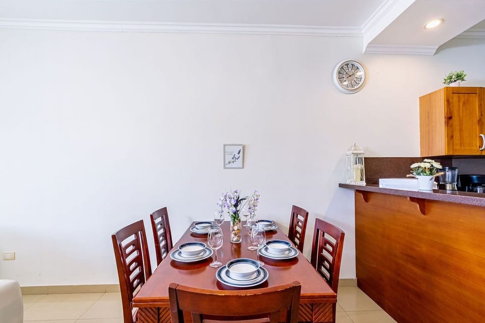 2BR Townhouse 3min walk 2 EagleBeach w/ Pool & BBQ (11070)