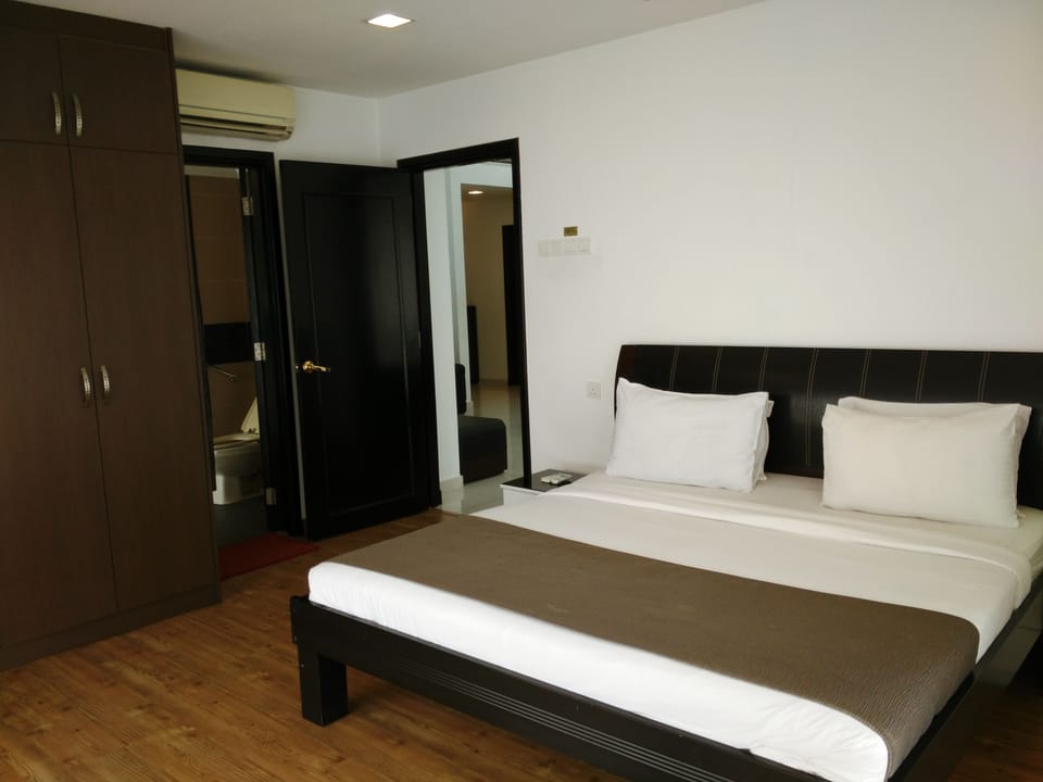 Family Suite, 2 Bedrooms | Premium bedding, desk, iron/ironing board, rollaway beds