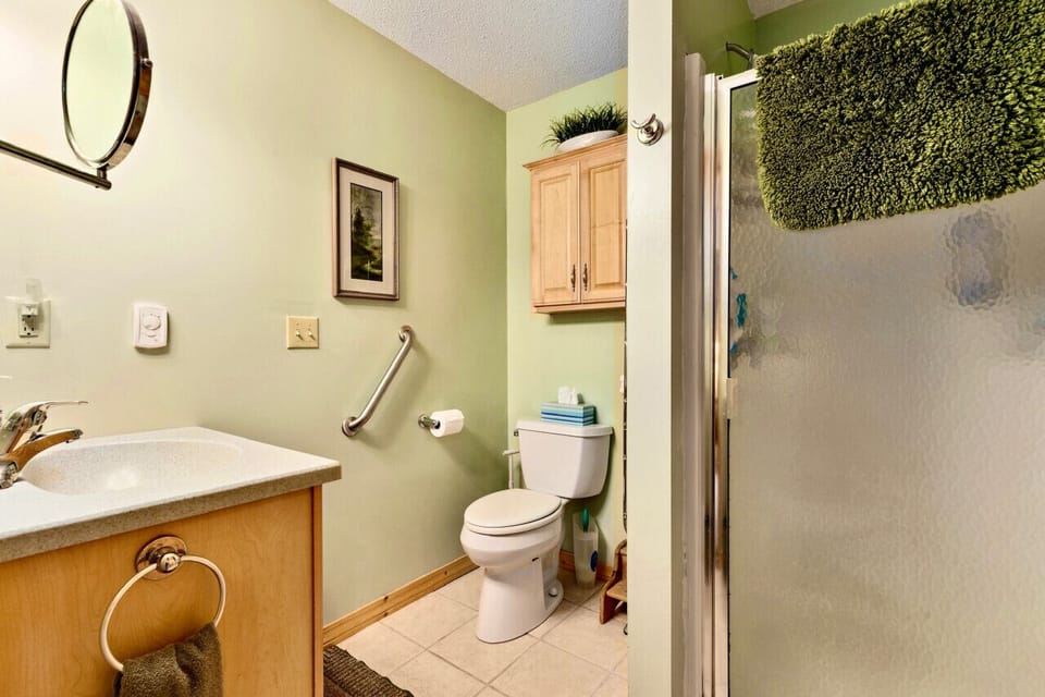 Cabin one bathroom