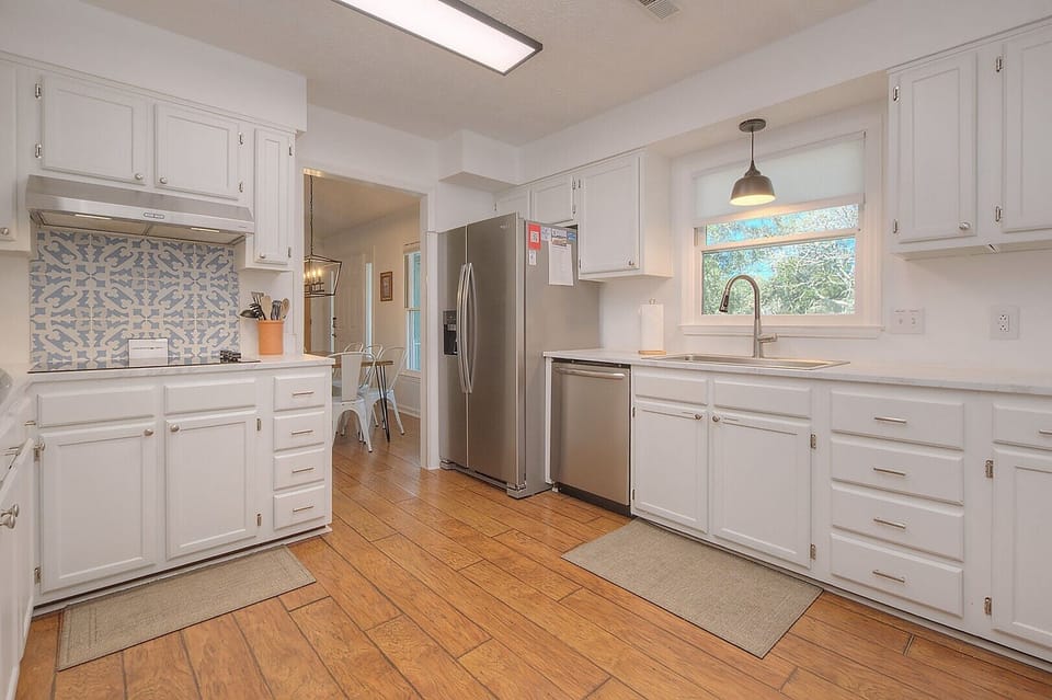 Kitchen Fridge
GW 10.2022