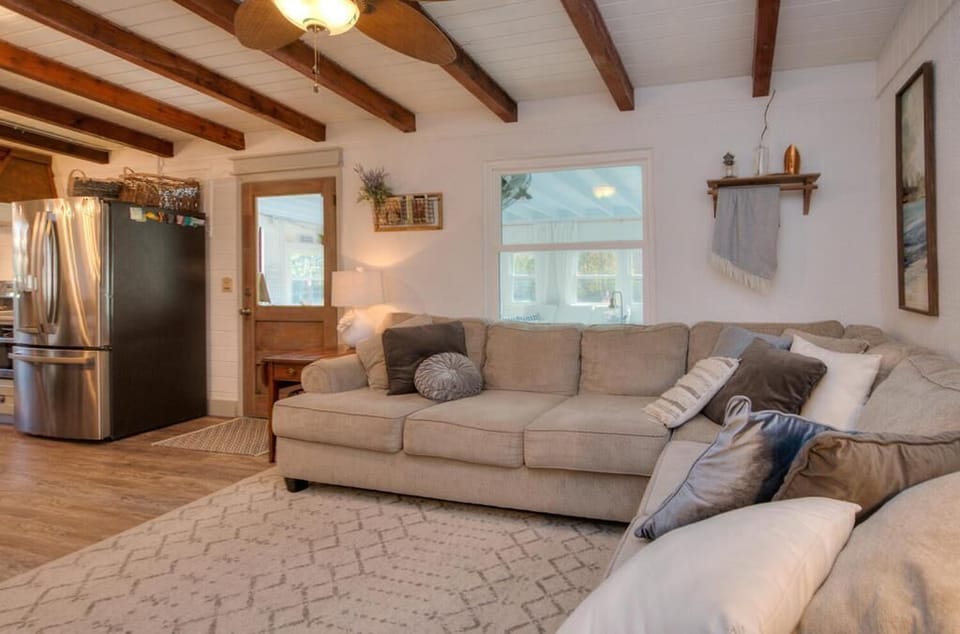 Living Room 
GW 1.2023